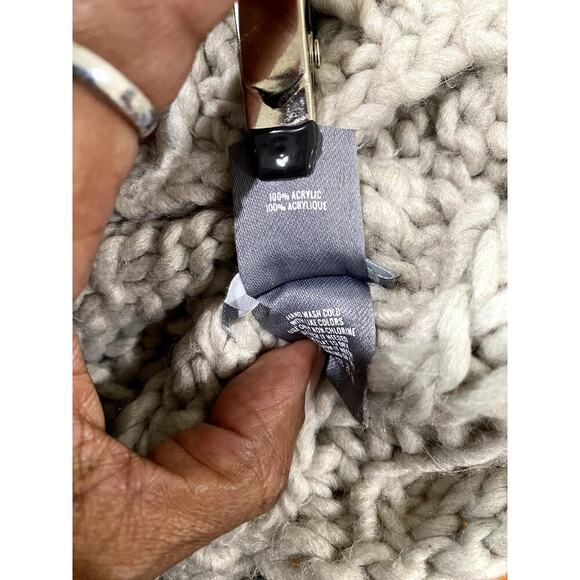 Aerie Crochet Neck Scarf- Size OS (EUC) - Picture 4 of 4